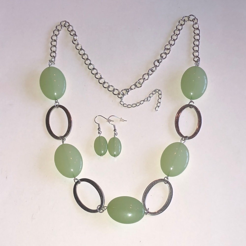 Silver Tone Green Oval Bead Necklace and Earring Set